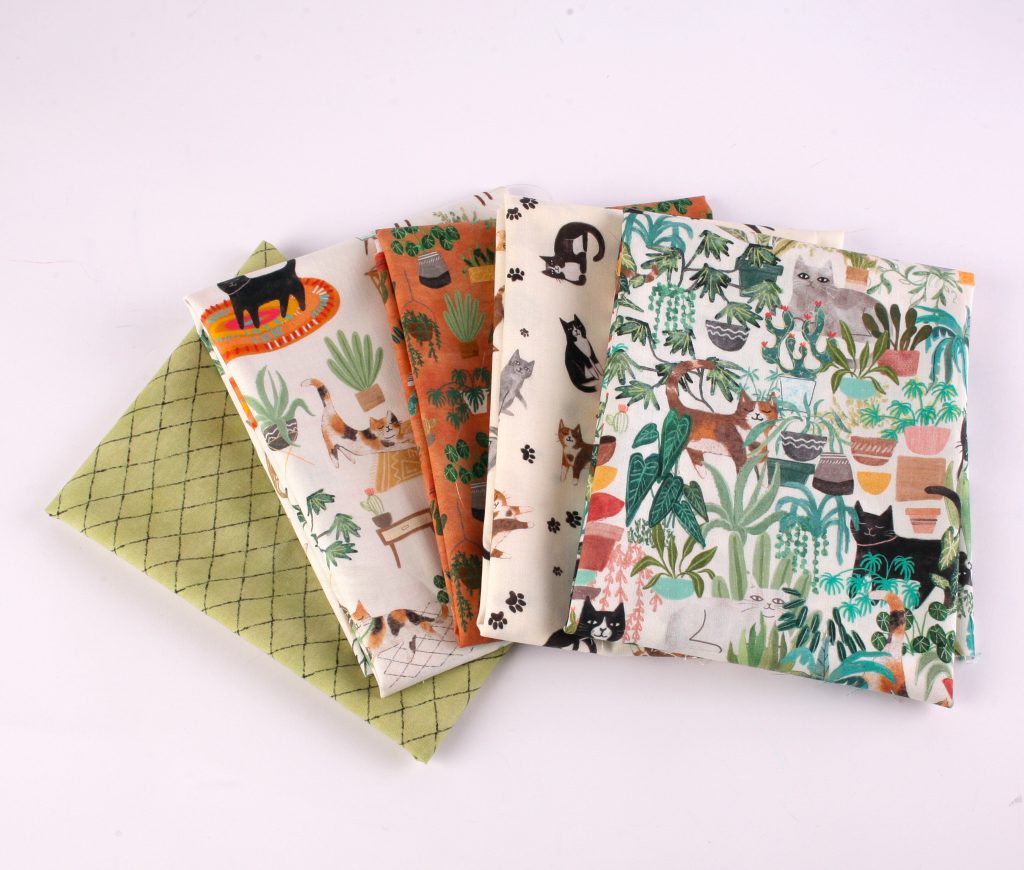Clothworks Homebodies 5 Fat Quarter Pack