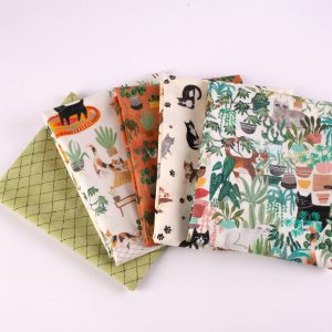 Clothworks Homebodies 5 Fat Quarter Pack