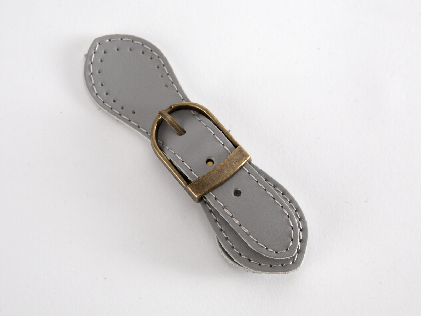 Leather Buckle Magnetic Snap - pale grey