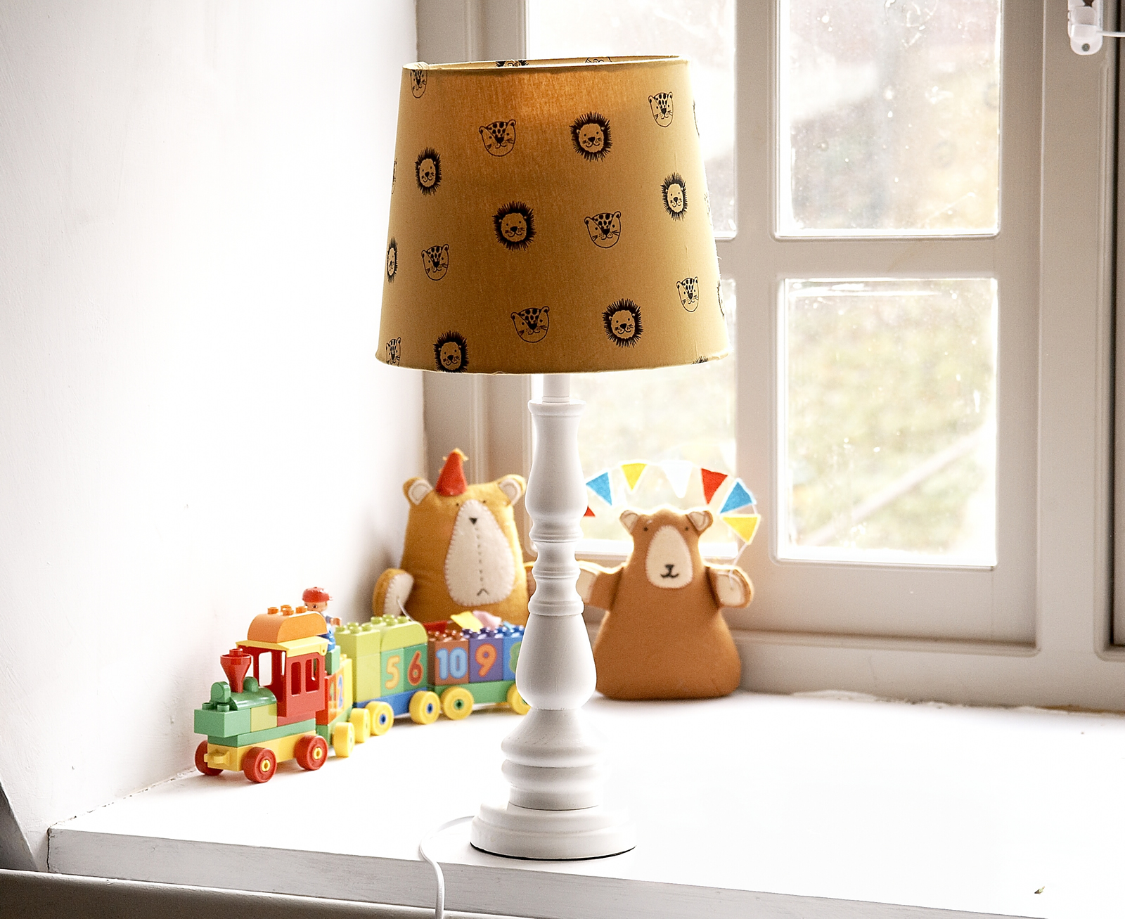 Empire Lampshade Making Kit - 25cm for table lamp (4" Shade Carrier Included)